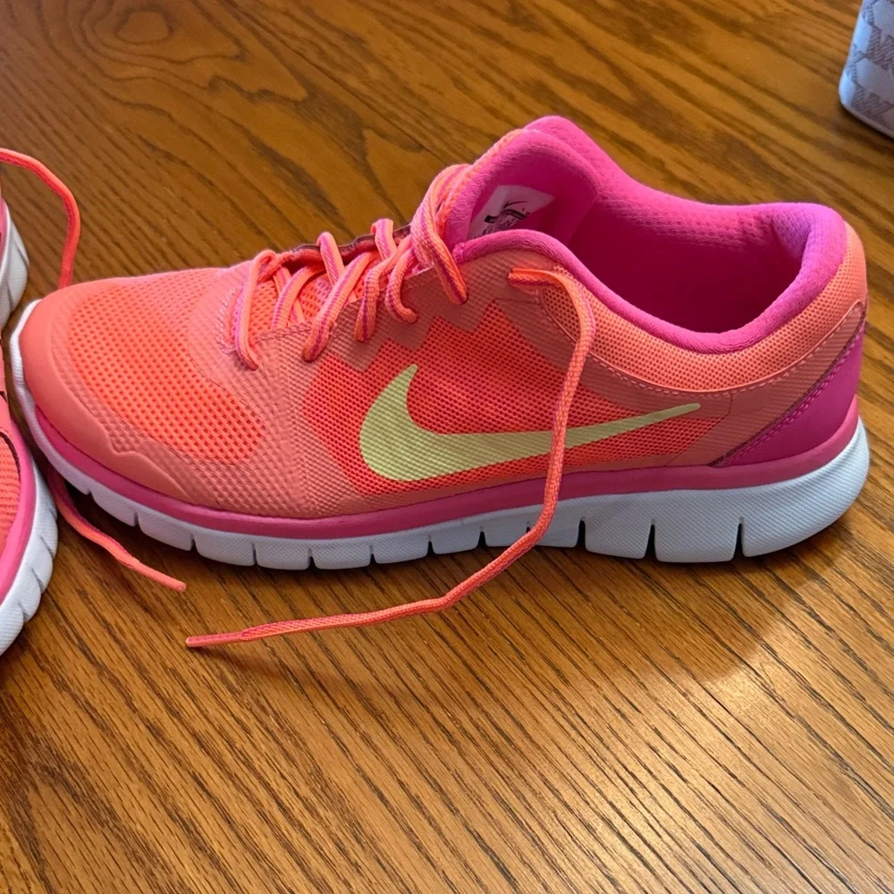 Nike Kids Size 6.5Y Pink Mesh Athletic Sneakers